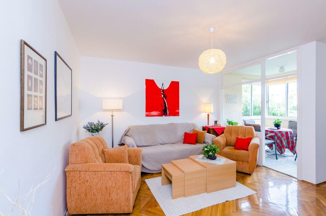 Fiesta Apartment *