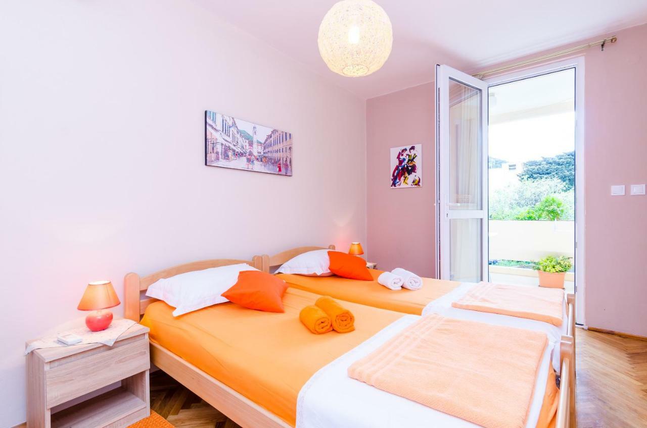 Fiesta Apartment *