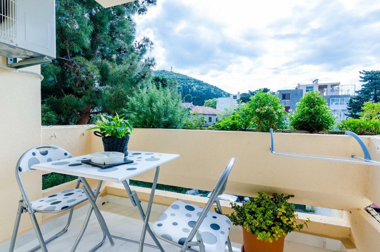 Fiesta Apartment *